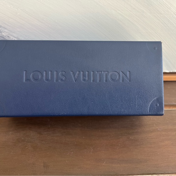 💯 authentic Louis Vuitton Aviators - Picture 13 of 13